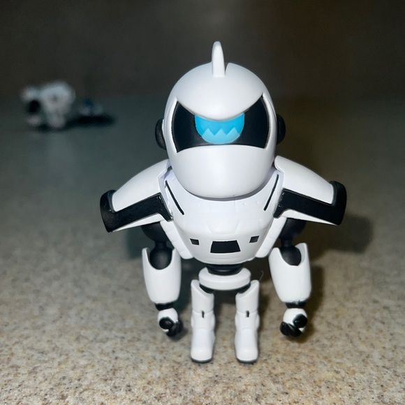 2019 Ratchet & Clank Enemy Robot “Electroid” comes w/ Accessories collectible - Picture 10 of 14